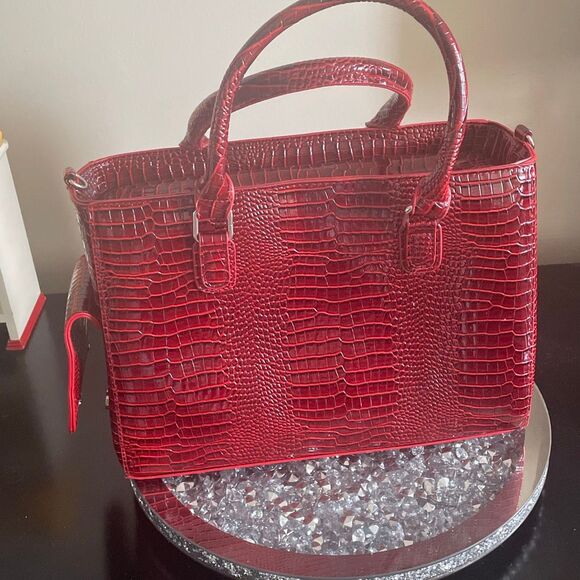 Prime ware glossy red faux crocodile skin wine bag cooler purse preowned - Picture 3 of 13